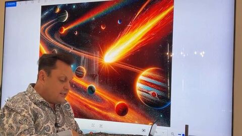К нам летит особая комета ☄️